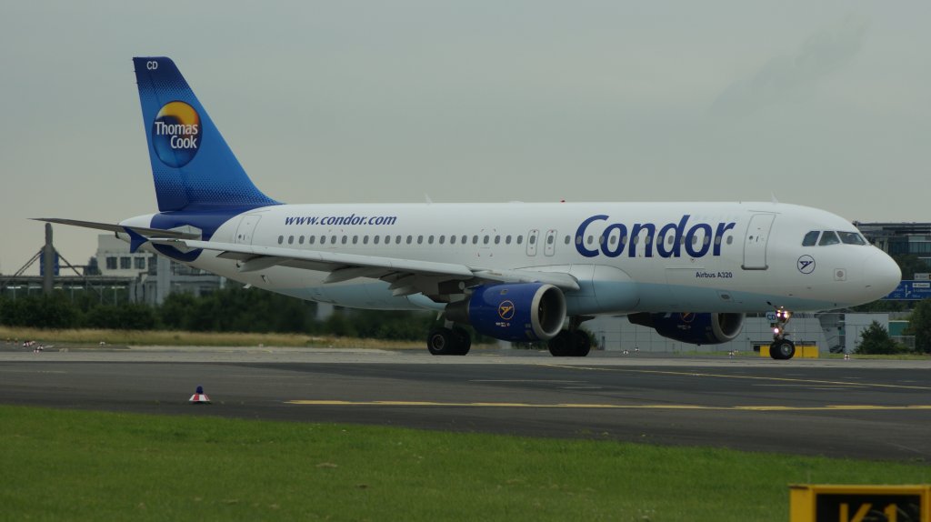 Condor Airbus A320 line-up  RWY 23L