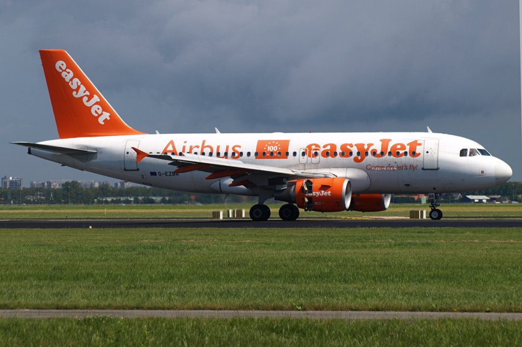 easyjet A319-100, Registration G-EZBR '100th Airbus for easyjet'