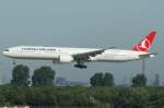 Turkish Airlines Boeing 777-300ER on short final to DUS