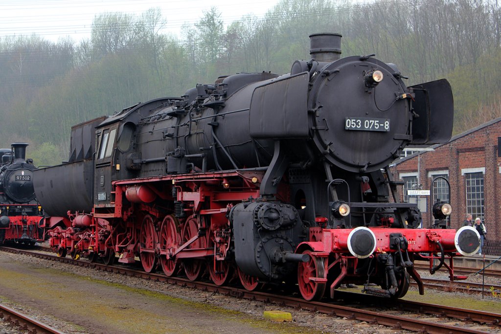 053 075-8 in Bochum Dahlhausen am 14.04.2012