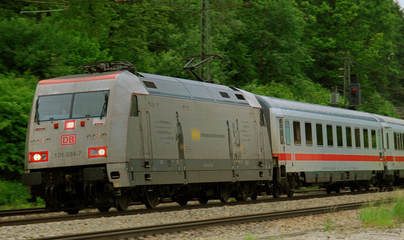 101 034-7, aufgenommen am 01.06.10, bei der Durchfahrt durch A�ling.