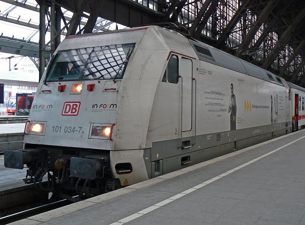 101 034-7 in K�ln Hbf. am 22.01.2010
