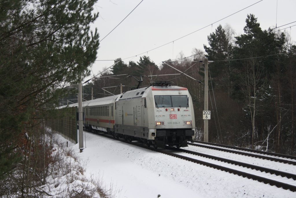 101 034 mit einem IC in Winkel am 01.02.2010
