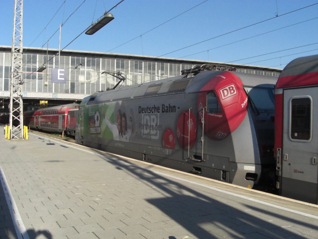 101 040-4 bei der Ausfahrt aus dem M�nchner Hauptbahnhof am 4. Juni 2010.