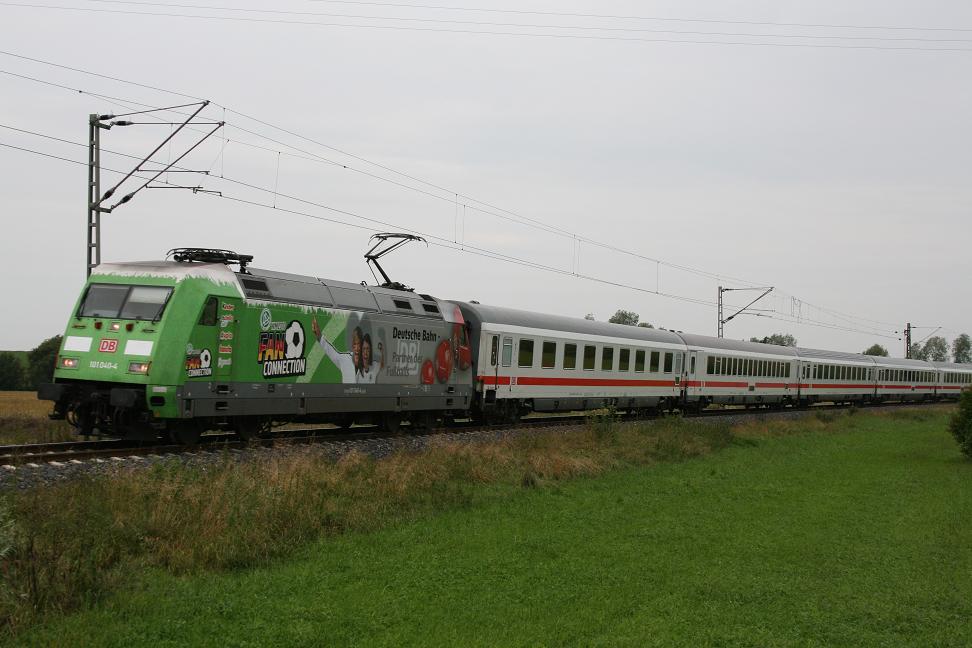 101 040 mit IC auf Umleiter Strecke Augsburg-Geltendorf-M�nchen zwischen Merching und Schmiechen.