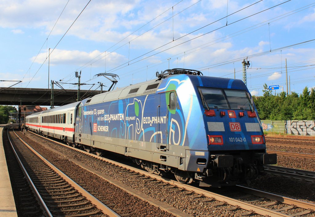 101 042-0  ECOPHANT  verl��t am 31. Juli 2013 den Bahnhof von Hamburg-Harburg 