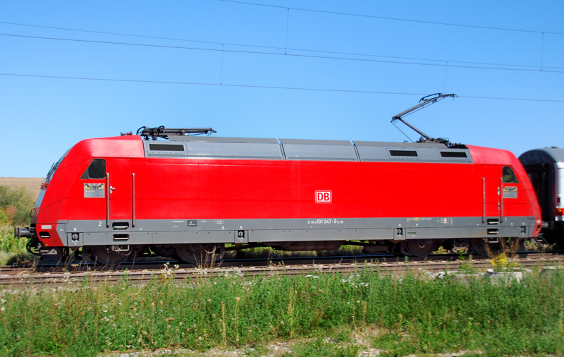 101 047-8, mit Eulenaugen unter den Seitenfenstern, aufgenommen am 08.09.12, in Jettingen.