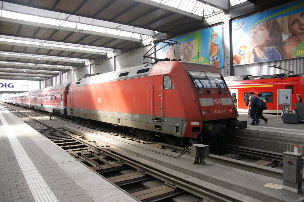 101 055-2 diesmal am 11. August 2011 im M�nchner Hauptbahnhof.