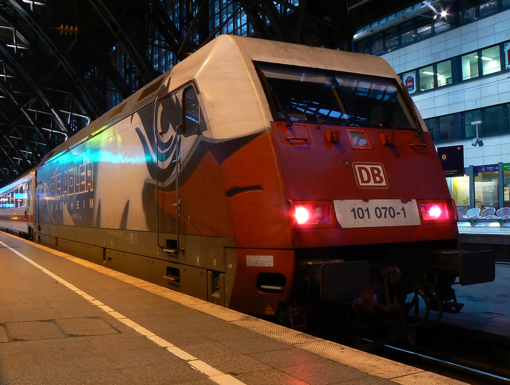 101 070-1  Adler Mannheim  in K�ln Hbf am 16.10.2010