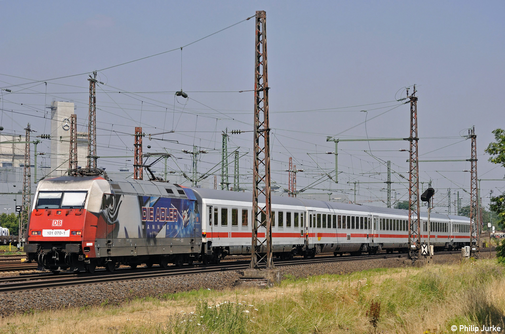 101 070-1 als IC 2156 nach D�sseldorf Hbf am 10.07.2010 in D�sseldorf-Derendorf