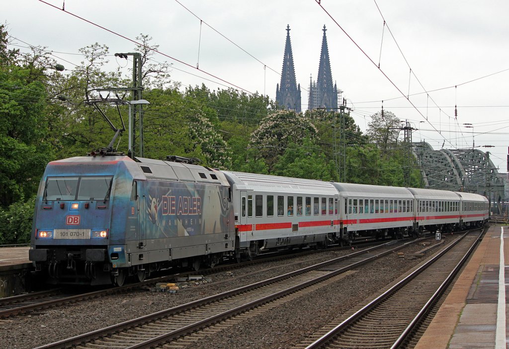 101 070-1 mit IC in K�ln Messe/Deutz am 06.05.2012