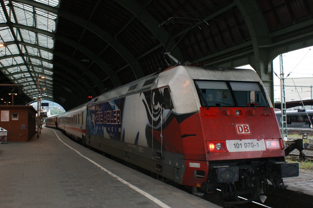 101 070 am 01.06.2010 im Hagener Hauptbahnhof