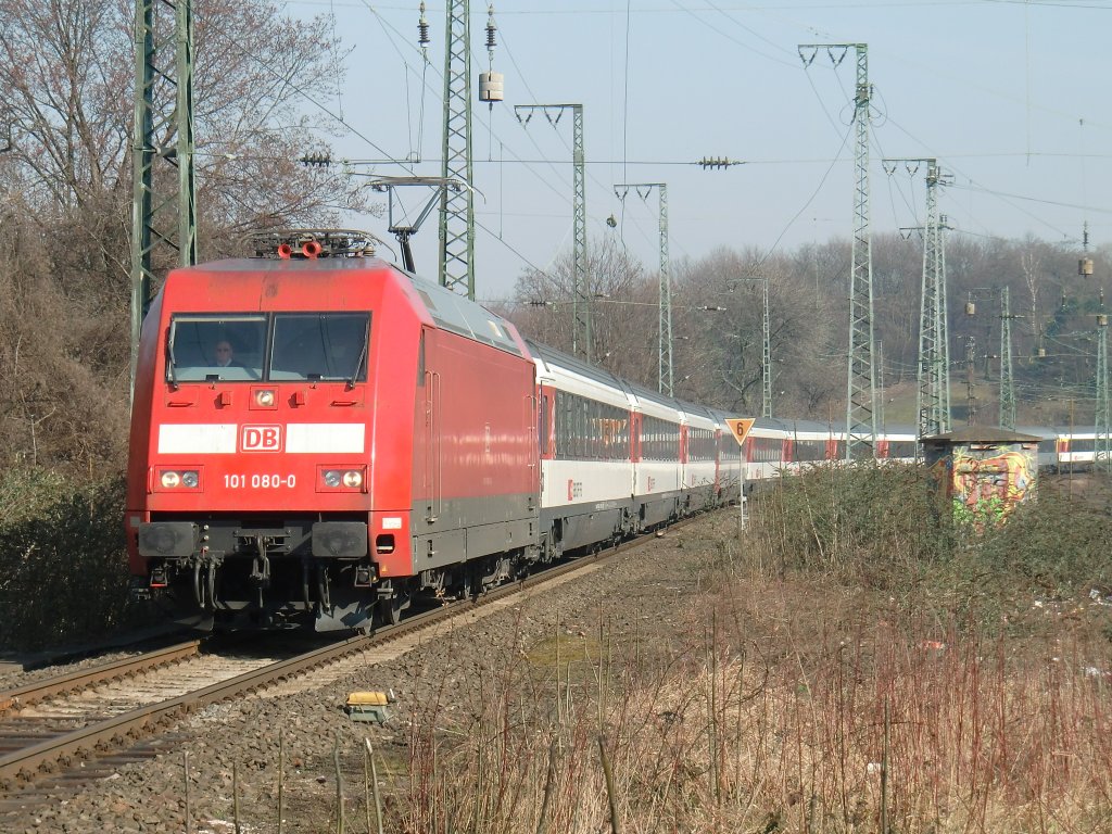 101 080-0 am 04.03.11. in K�ln West.