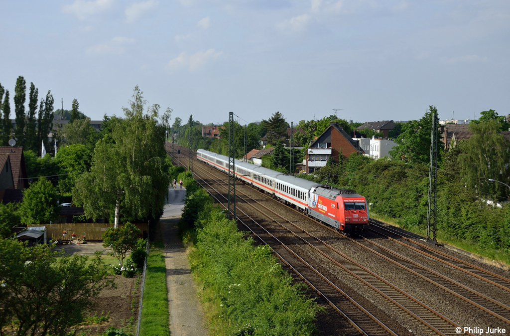 101 089-1 mit dem IC 130 nach Luxembourg am 30.05.2012 in Duisburg-Rahm.