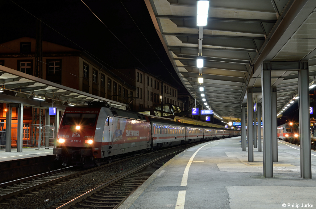 101 089-1 mit dem IC 2221 nach Frankfurt(Main)Hbf am 10.09.2012 in Wuppertal.