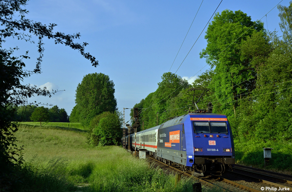 101 100-6 mit dem IC 2029 nach N�rnberg am 30.05.2012 in Haan-Gruiten.