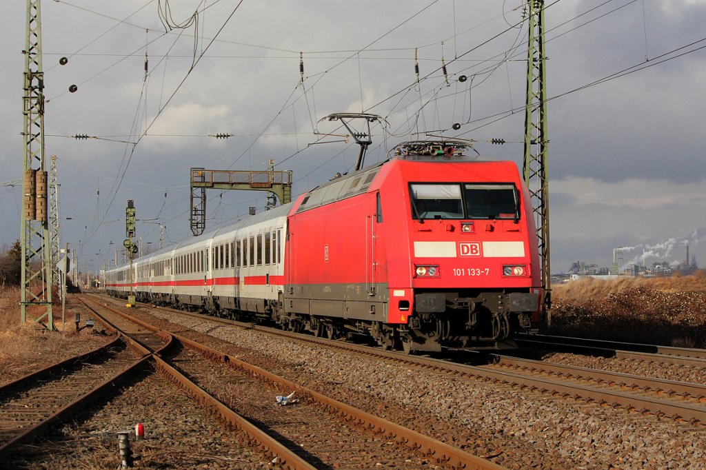 101 133-7 kurz vor Br�hl am 19.02.2012