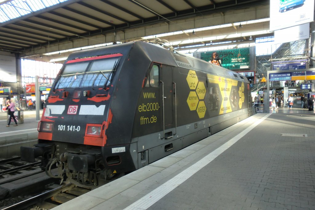 101 141-0 macht nicht mehr gerade den besten Eindruck. Am 22. September 2011
steht sie im M�nchner Hauptbahnhof.