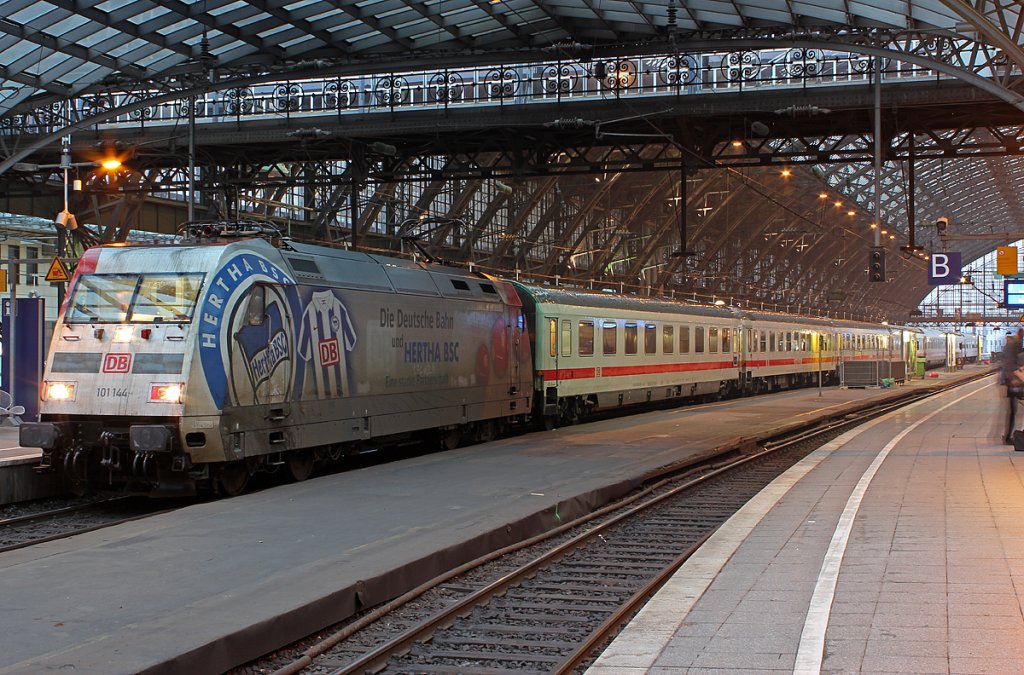 101 144 am IC137 in K�ln Hbf am 18.03.2011