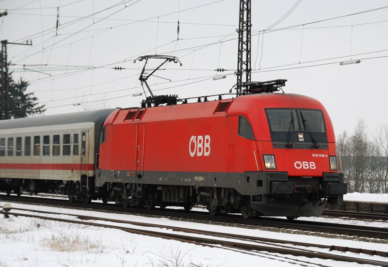 1016 036-4, aufgenommen am 15.02.10, bei der Durchfahrt durch Gersthofen, Strecke Augsburg-Donauw�rth.