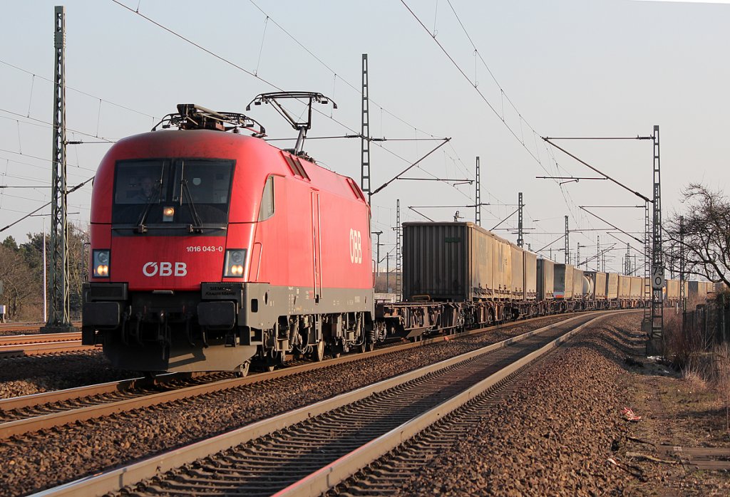 1016 043-0 der �BB am Wenzel hinter Porz Wahn am 08.03.2011