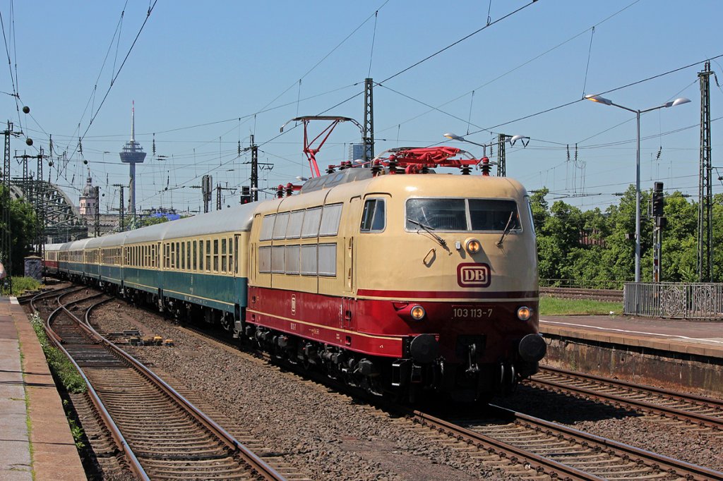 103 113-7 am IC2420 in K�ln Messe/Deutz am 25.05.2012