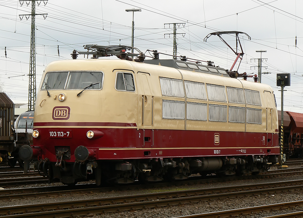 103 113-7 bei der Lokparade in Koblenz L�tzel am 03.04.2010
