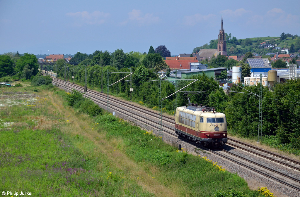 103 222-6 auf LZB-Testfahrt zwischen Karlsruhe und Freiburg am 06.07.2013 bei Teningen-Mundingen.
