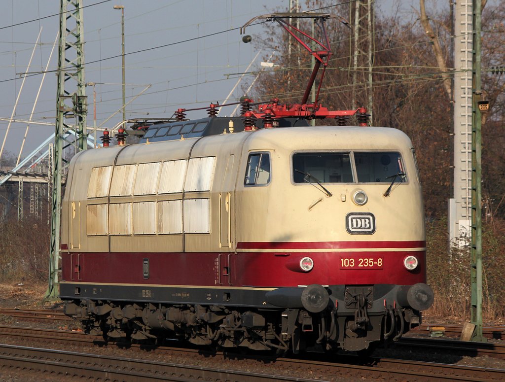 103 235-8 als Nachschuss in K�ln West am 17.02.2011