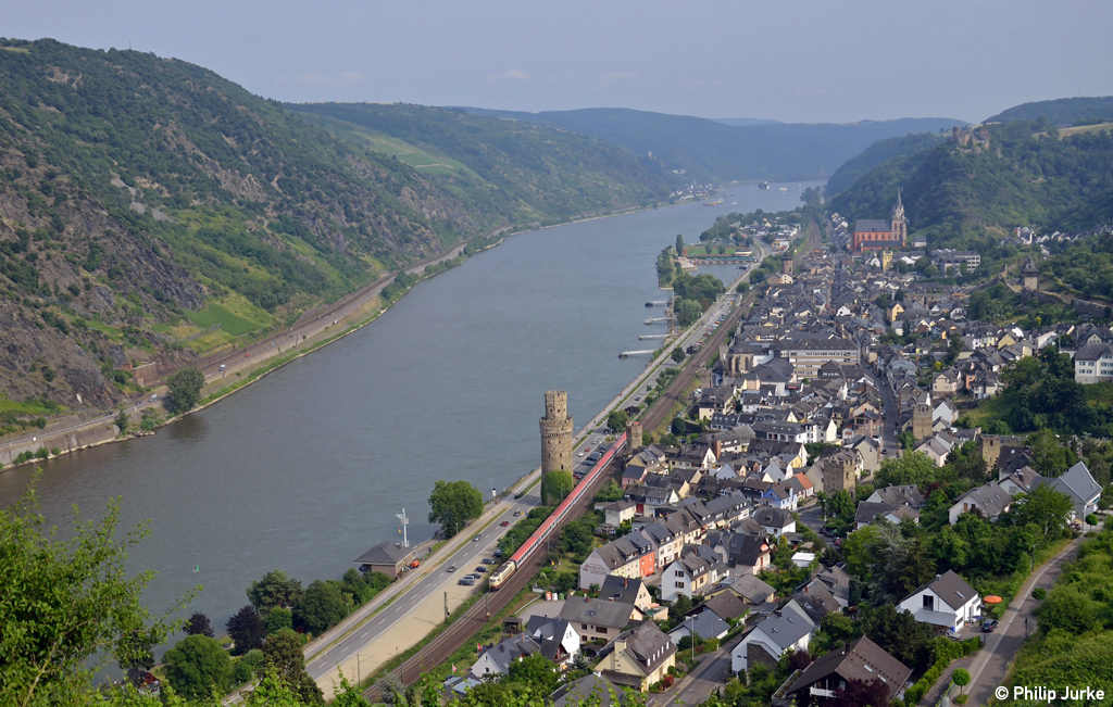 103 235-8 mit dem IC 118 von Salzburg nach M�nster am 14.07.2013 in Oberwesel.
