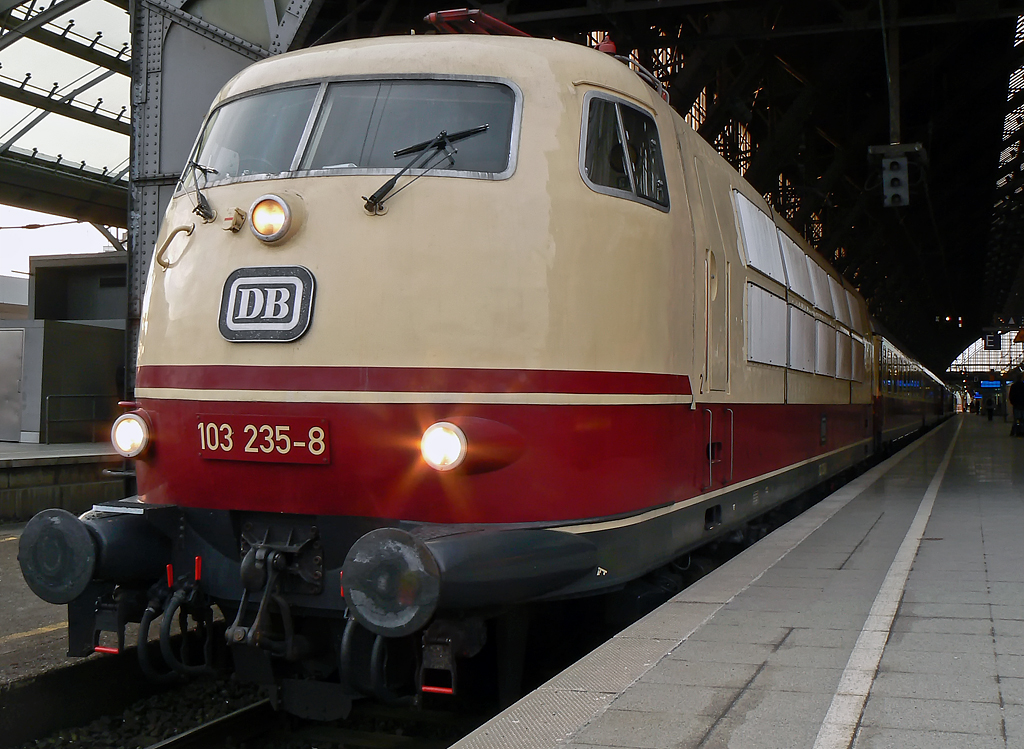 103 235-8 mit dem TEE nach Wien , K�ln Hbf am 21.04.2010