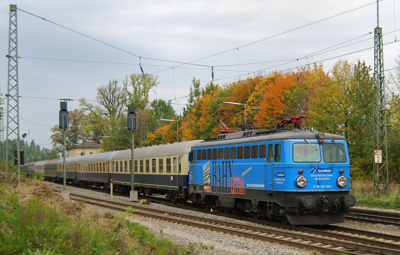 1042 520-8, aufgenommen am 12.10.12, in A�ling.