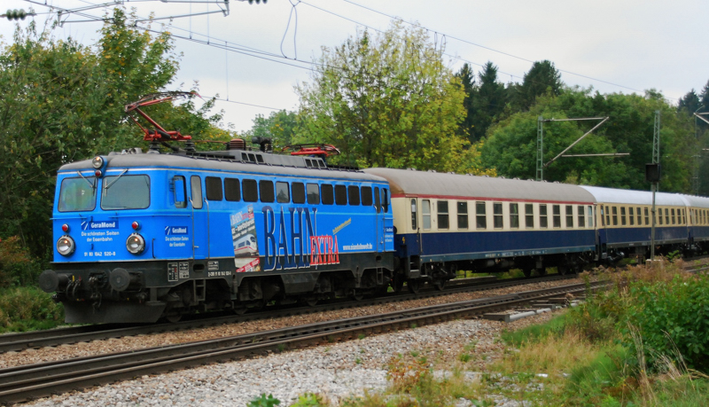 1042 520-8, Bahn Extra, aufgenommen bei der Durchfahrt durch A�ling, am 30.09.12.