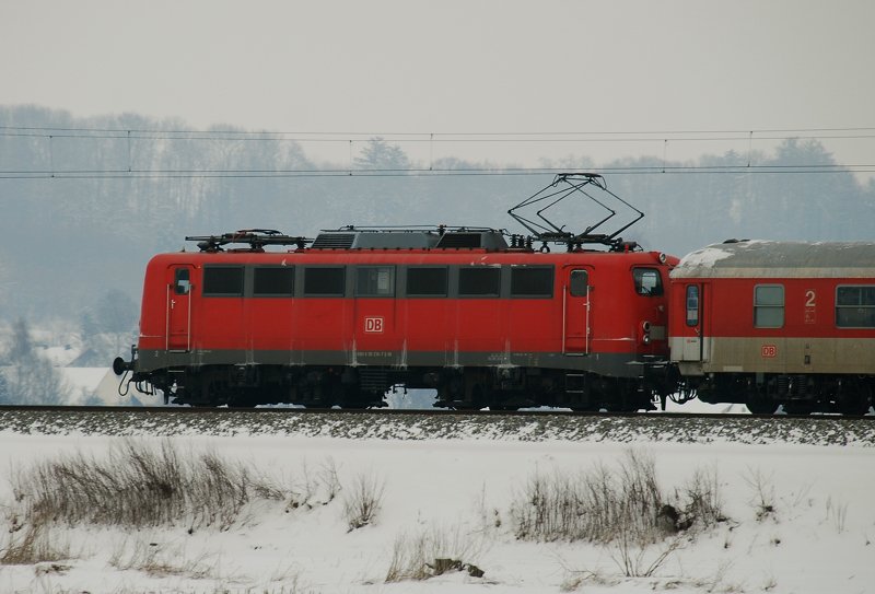 110 236-7, aufgenommen am 12.02.10, auf der Strecke Augsburg-Ulm, kurz vor Burgau.