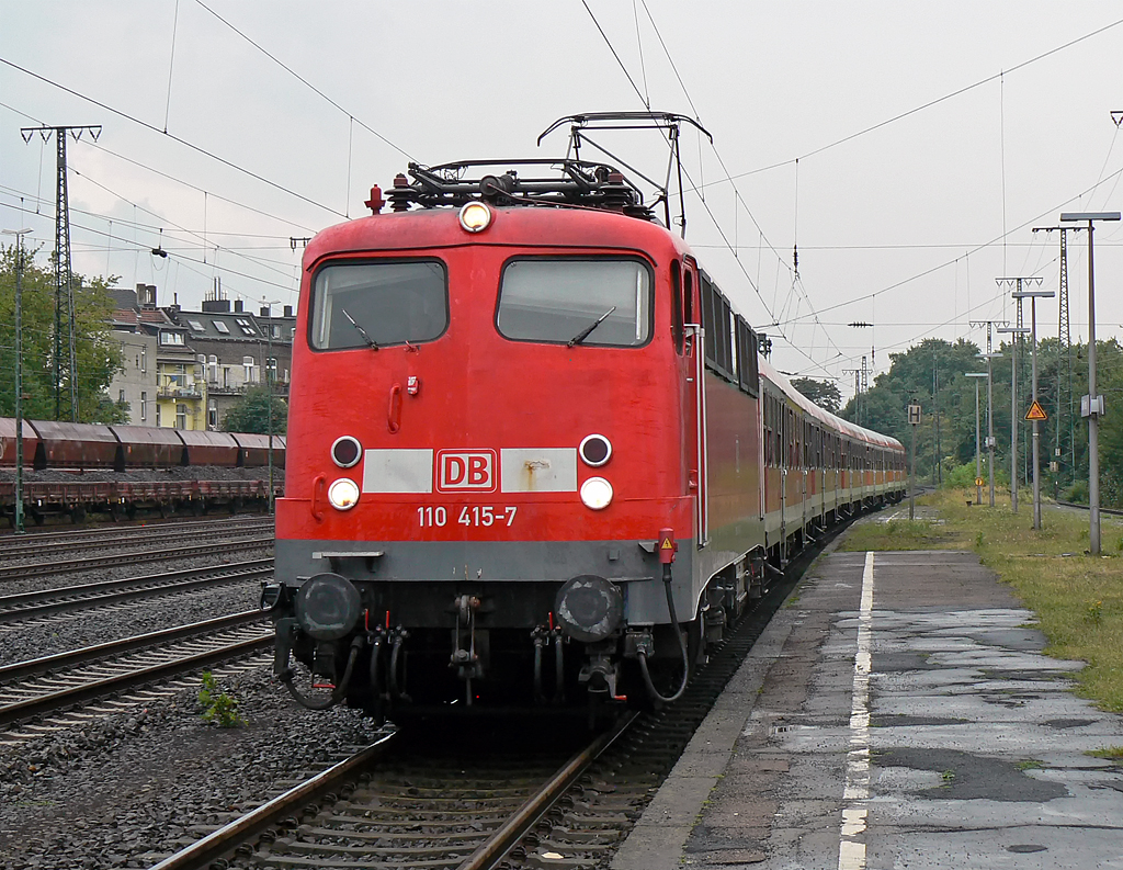 110 415-7 im Sommer 2009 in K�ln West