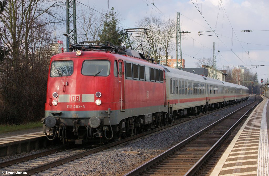 110 469-4 (DB Fernverkehr) mit dem IC 134 Norddeich-Mole - Luxembourg, hier in Bonn-Beuel am 17.2.2013.  