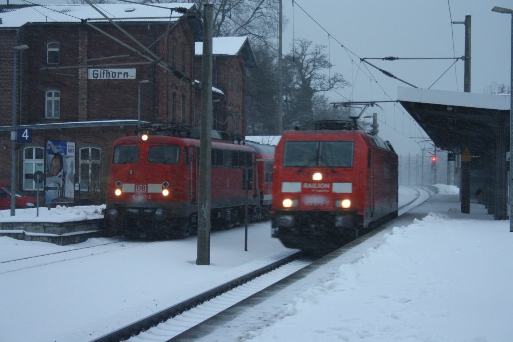 110 478 wird durch 185 273 am 20.02.2010 in Gifhorn �berholt.