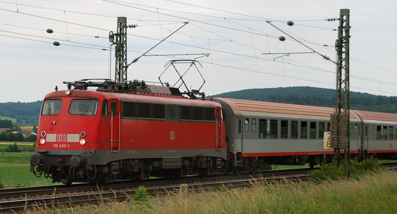 110 480-1, aufgenommen am 15.06.12, N�he Treuchtlingen.