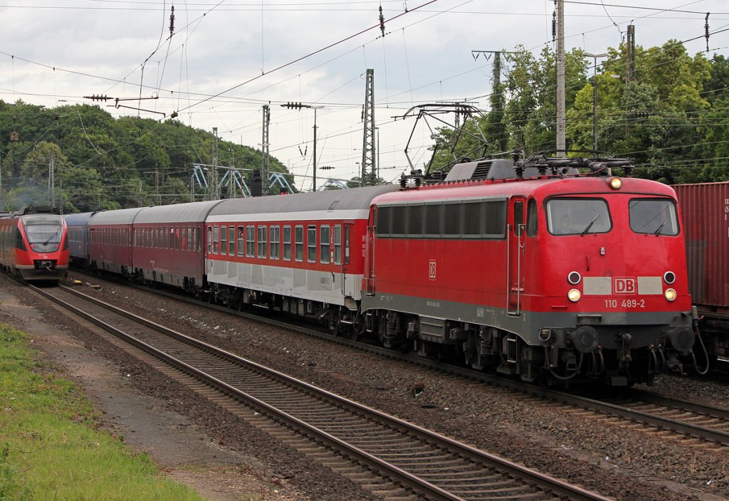 110 489-2 mit Autoslaaptrein in K�ln West am 22.06.2012, Gru� an den Tf !