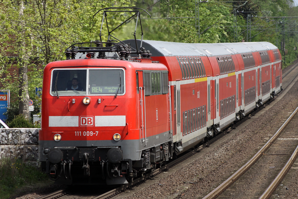 111 009-7 aufgenommen bei der Durchfahrt in Erkrath am 02.05.10