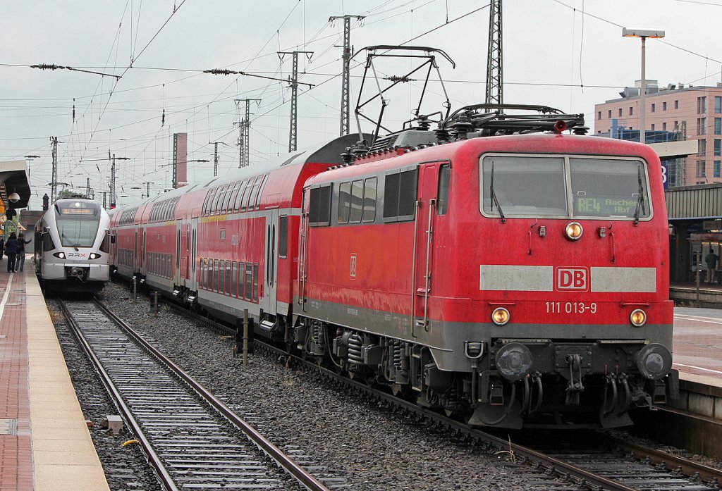 111 013-9 am RE4 in Dortmund Hbf am 19.06.2011