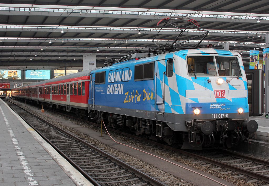 111 017-0 in M�nchen Hbf am 01.08.2011