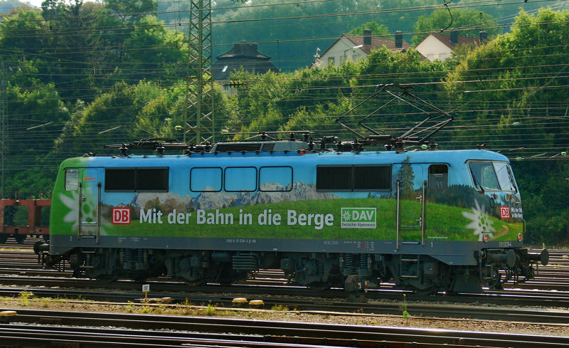 111 039-4, DAV, aufgenommen bei einer Solodurchfahrt durch Treuchtlingen, am 01.09.11.