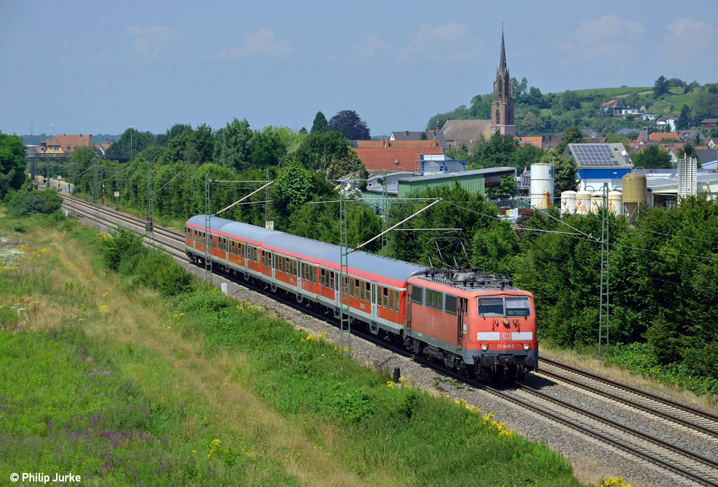 111 048-5 mit der RB 26567 von Offenburg nach Neuenburg(Baden) am 06.07.2013 bei Teningen-Mundingen.
