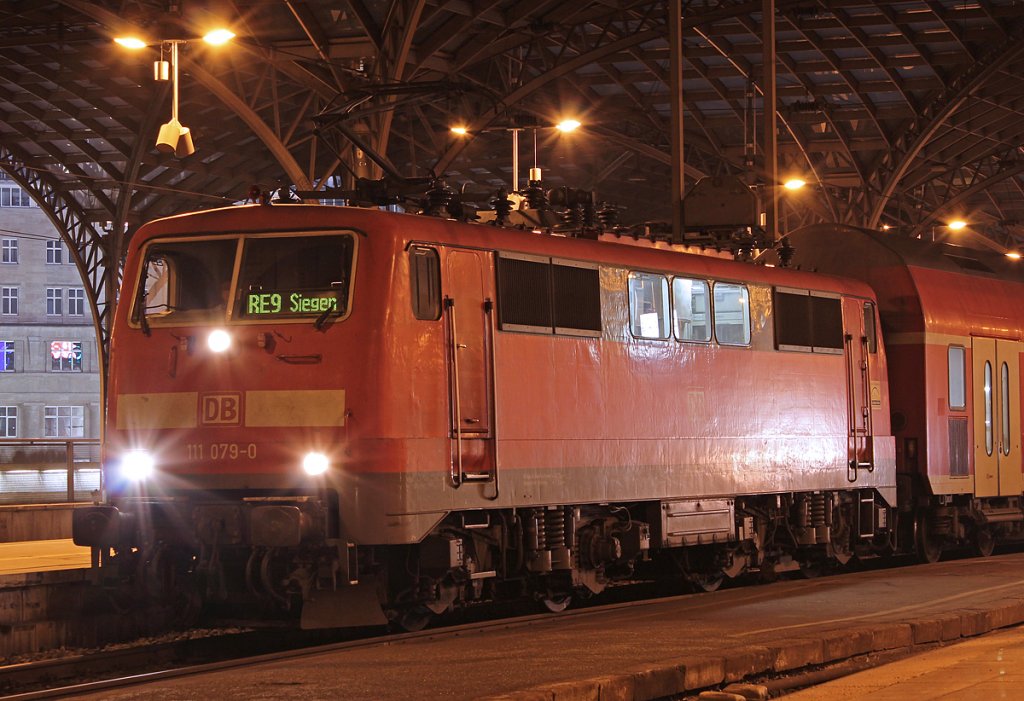 111 079-0 am RE9 in K�ln Hbf am 19.02.2011