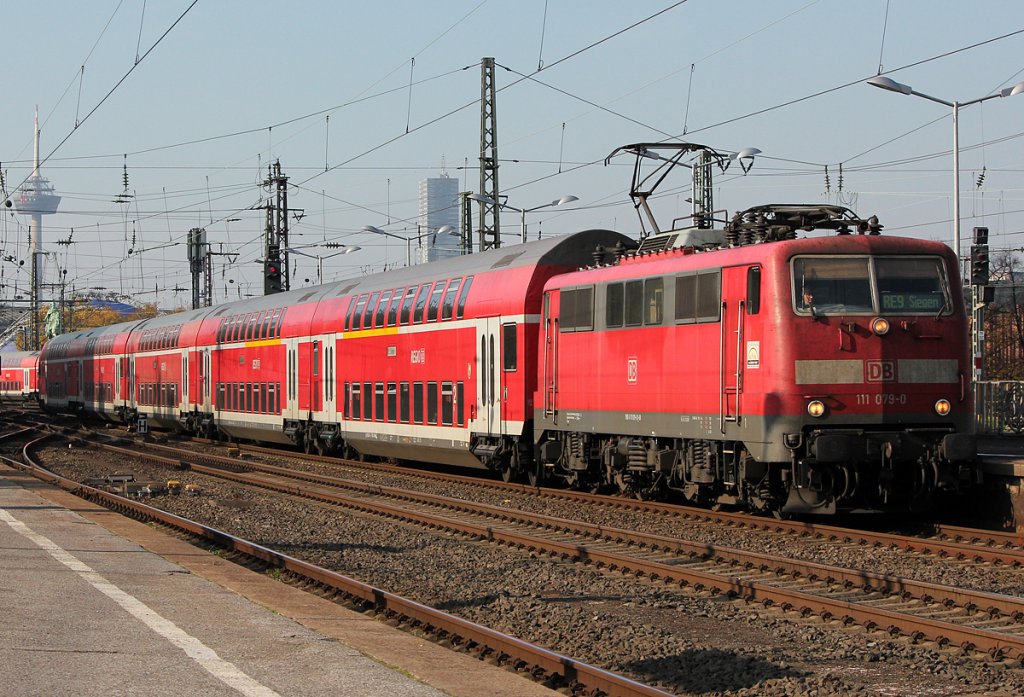 111 079-2 am RE9 in K�ln Messe/Deutz am 01.11.2011