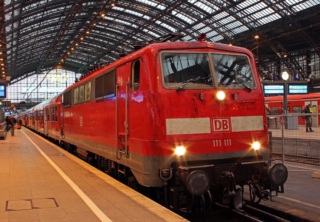 111 111 am RE8 in K�ln Hbf am 11.02.2011