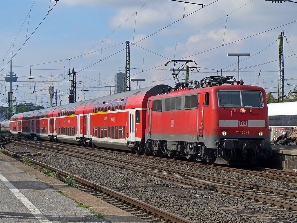 111 150-9 mit dem RE9 nach Siegen in K�ln/Messe Deutz am 01.10.2010