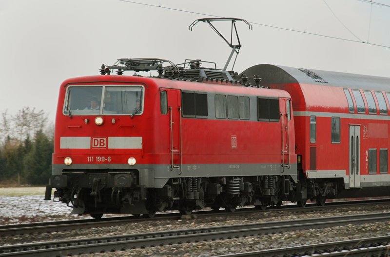 111 199-6, aufgenommen am 18.01.10, bei der Durchfahrt durch Gersthofen, Strecke Donauw�rth-Augsburg.
