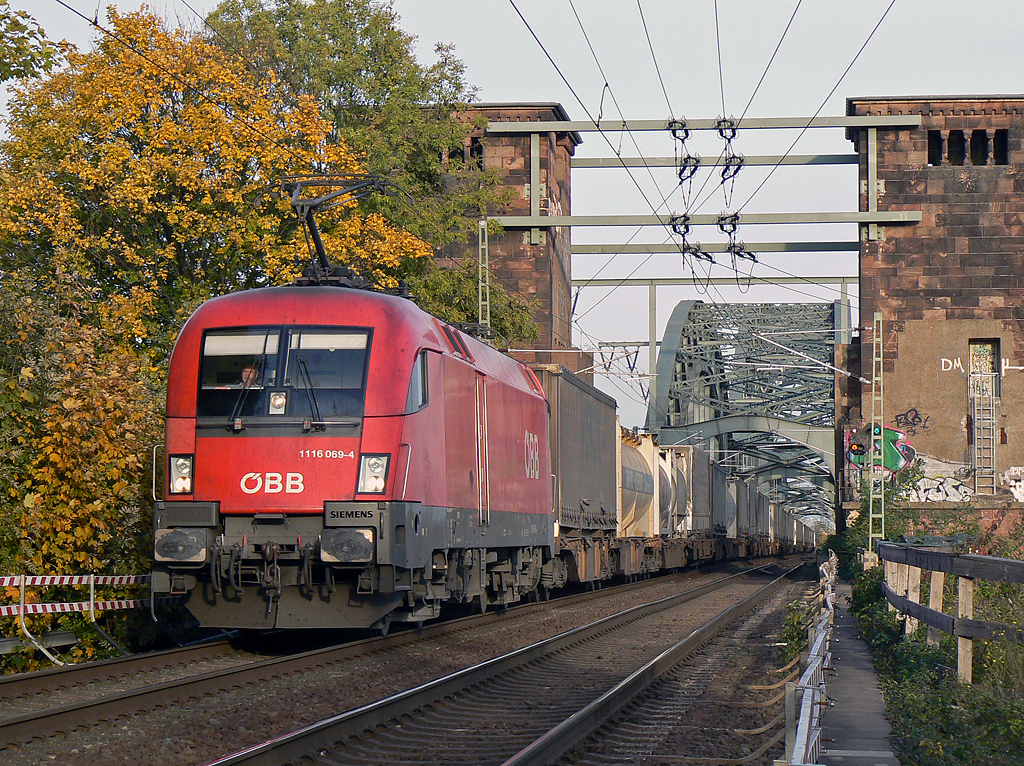 1116 069-4 der �BB am Wenzel kommend von der K�lner S�dbr�cke am 28.10.2010